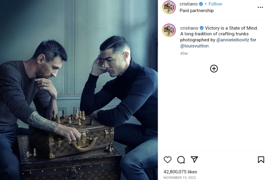  Ronaldo and Messi playing chess